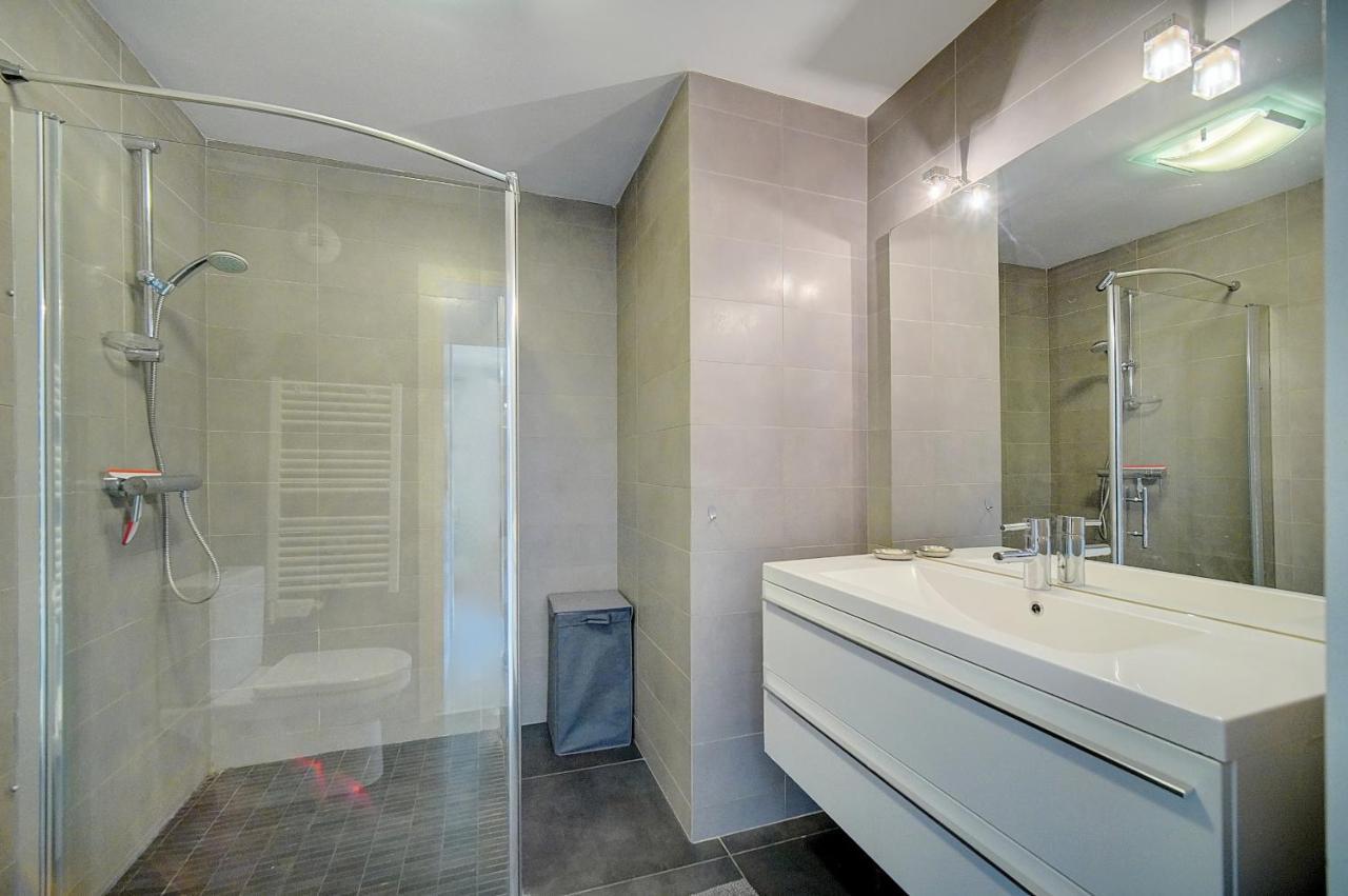 Appartement 2 Pieces Moderne Avec Terrasse Et Parking A 3mn Des Plages !l- A1b230